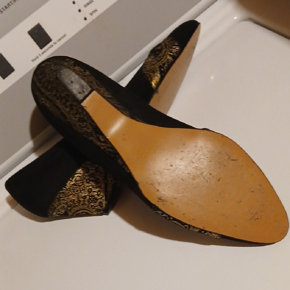 Vintage Black and Gold Flats - Picture 5 of 6